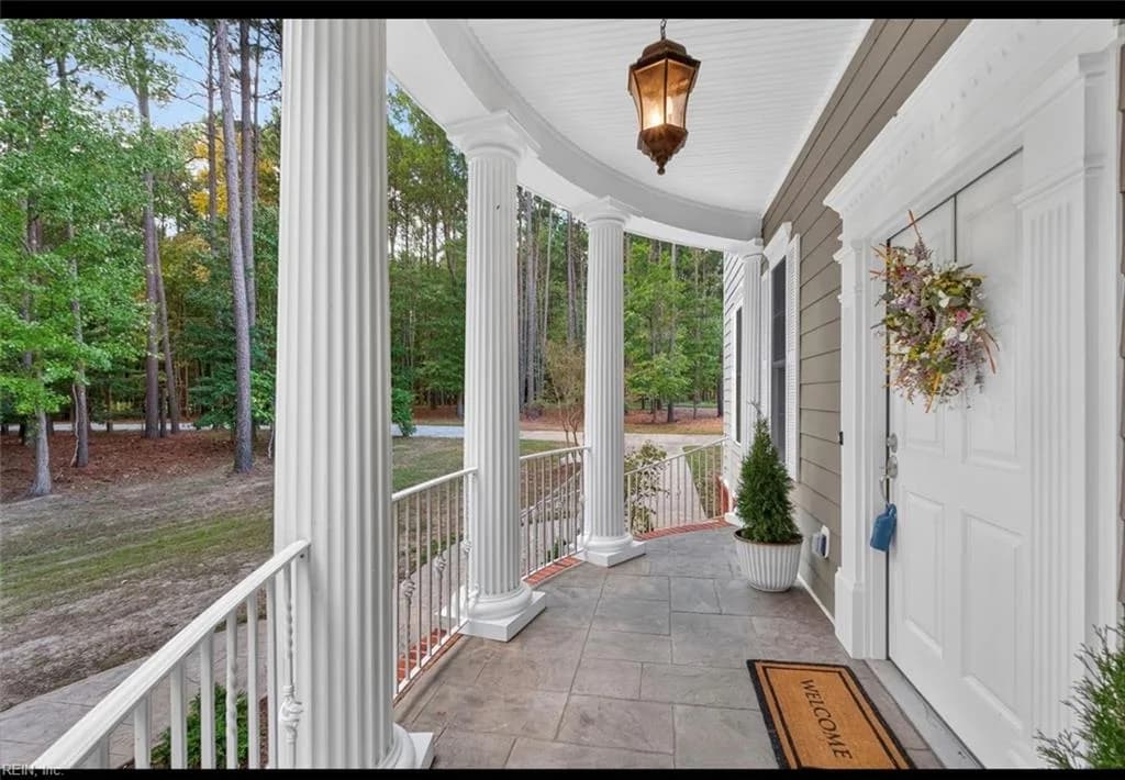 411 Lawnes Neck DR, SMITHFIELD VA 23430 - Photo 5