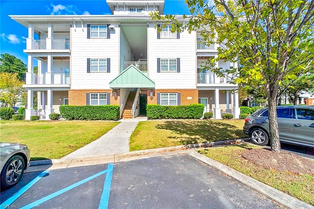 2424 Chancery LN #105, Chesapeake — 2 bed Residential, 1,300 sqft
