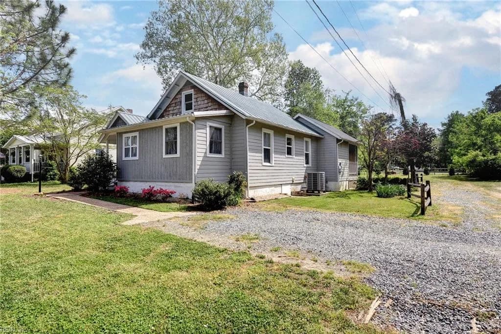 390 Park ST, URBANNA VA 23175 - Photo 4