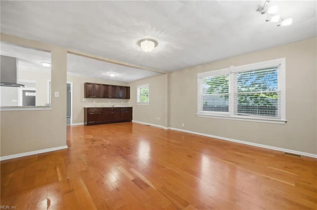 2802 Bending Oak DR, HAMPTON VA 23666 - Photo 5