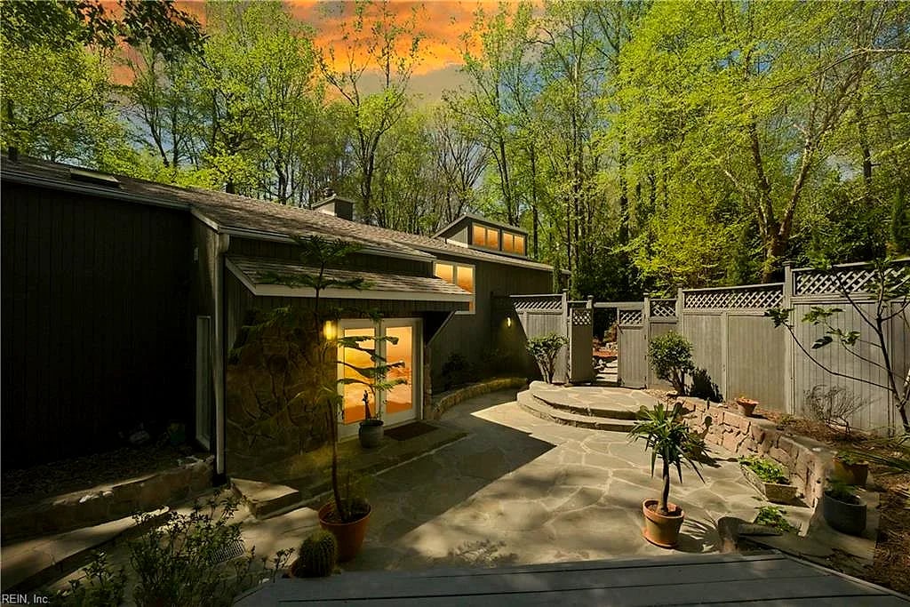 109 Holdsworth RD, Williamsburg — 3 bed Residential, 2,606 sqft