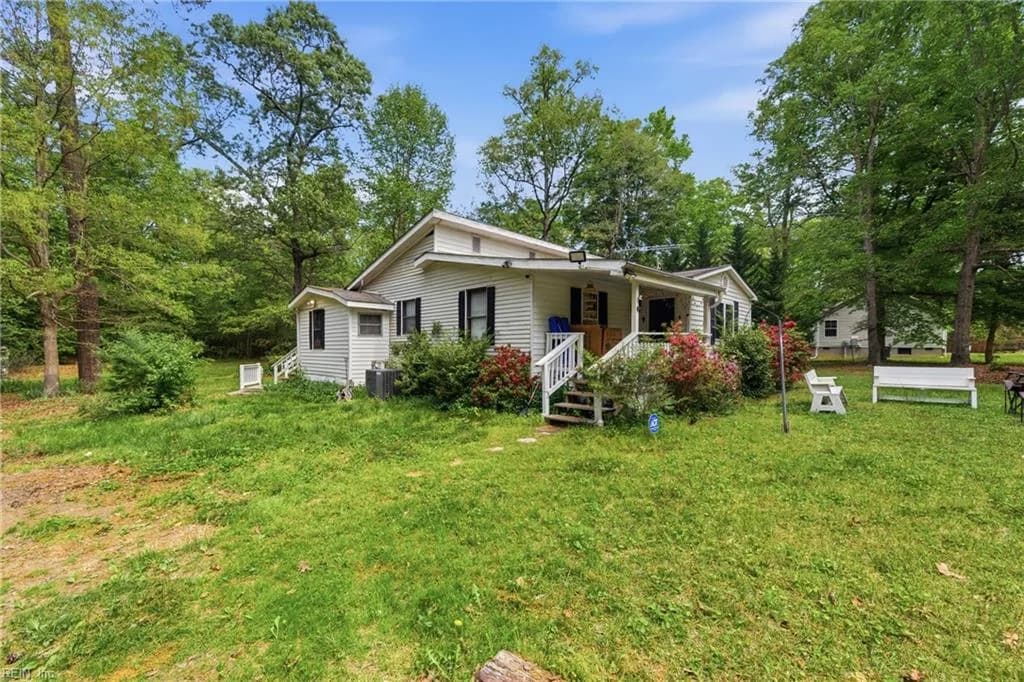 9788 Woods Cross RD, GLOUCESTER VA 23061 - Photo 3