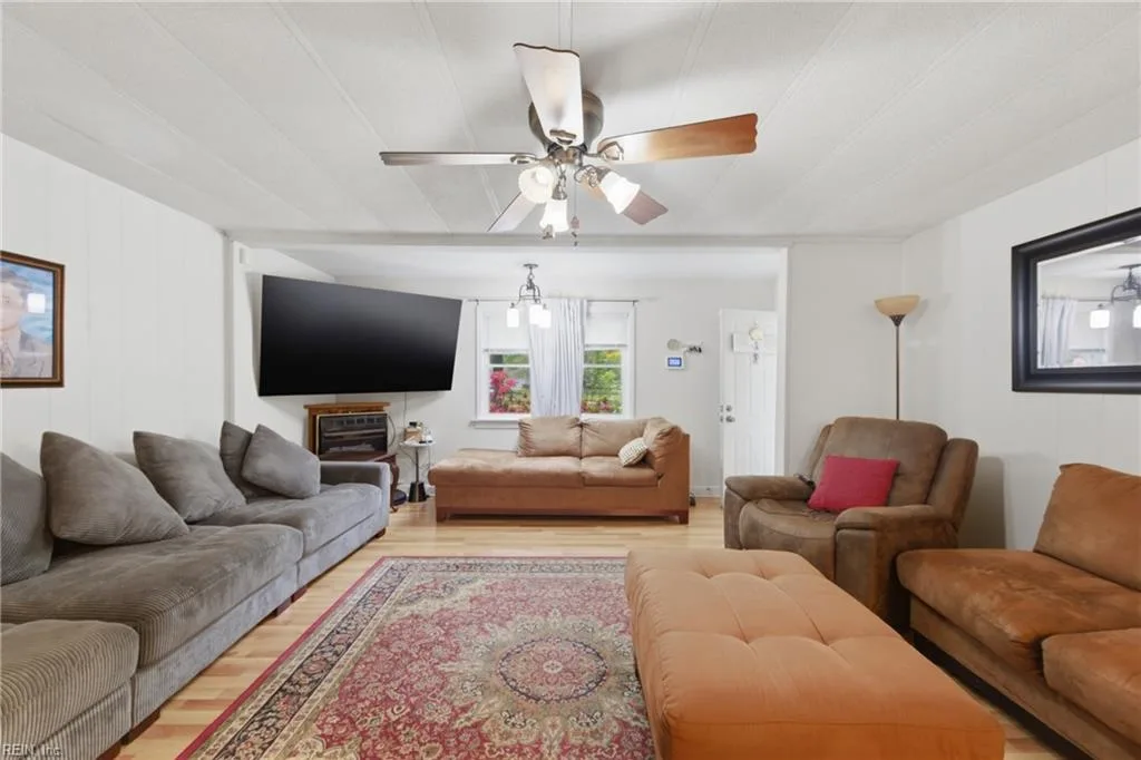 9788 Woods Cross RD, GLOUCESTER VA 23061 - Photo 5