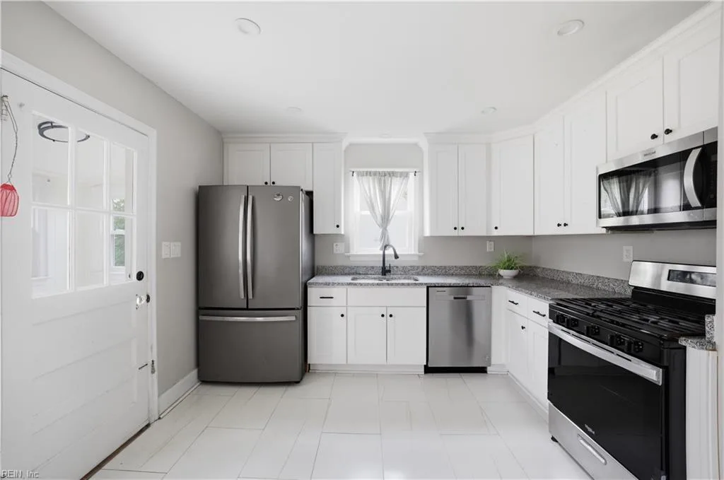 4873 Robin Hood RD, NORFOLK VA 23513 - Main photo
