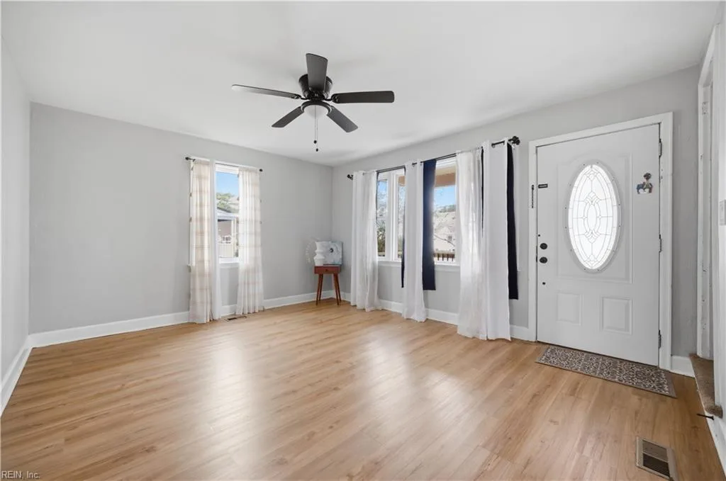 4873 Robin Hood RD, NORFOLK VA 23513 - Photo 5
