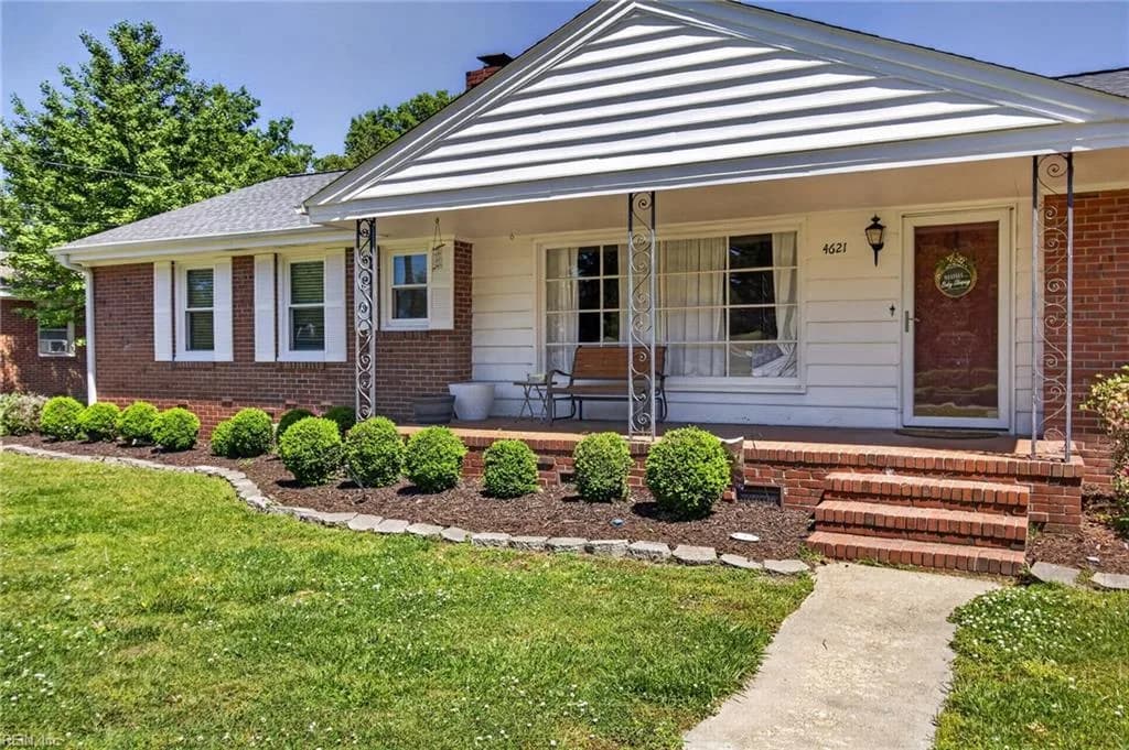 4621 Haywood DR, PORTSMOUTH VA 23703 - Photo 2