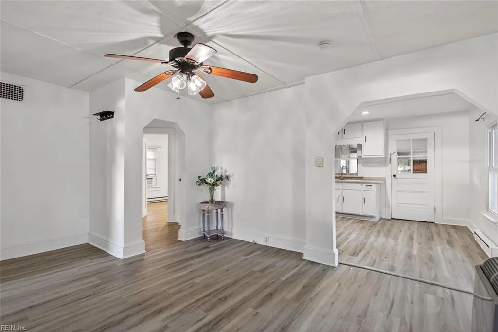 403 Elizabeth ST, SUFFOLK VA 23434 - Photo 4