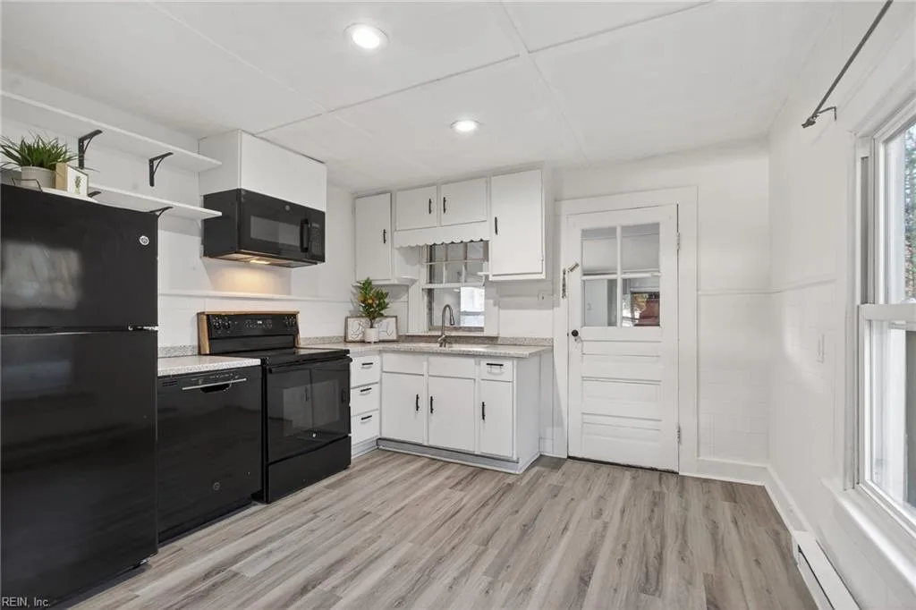 403 Elizabeth ST, SUFFOLK VA 23434 - Photo 5