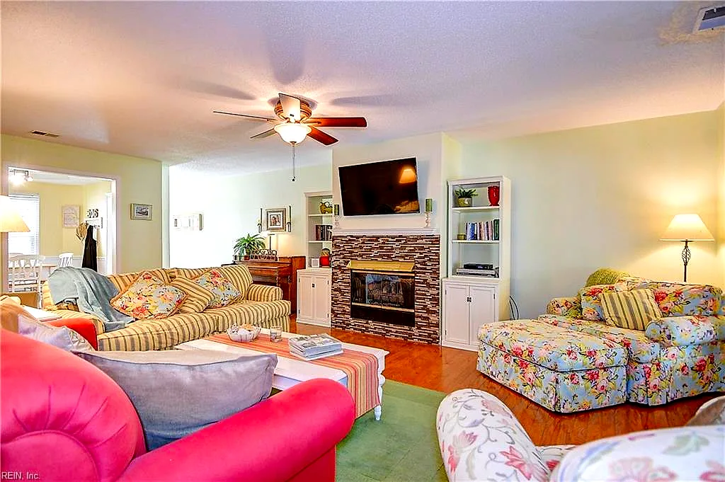 306 Esplanade PL, CHESAPEAKE VA 23320