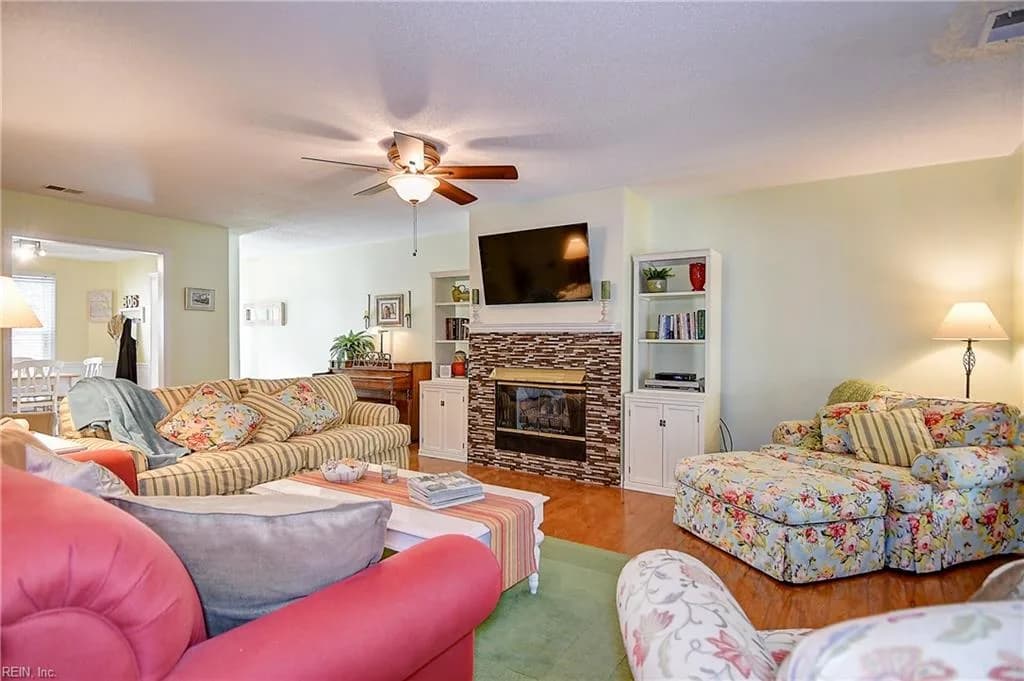 306 Esplanade PL, CHESAPEAKE VA 23320 - Photo 2