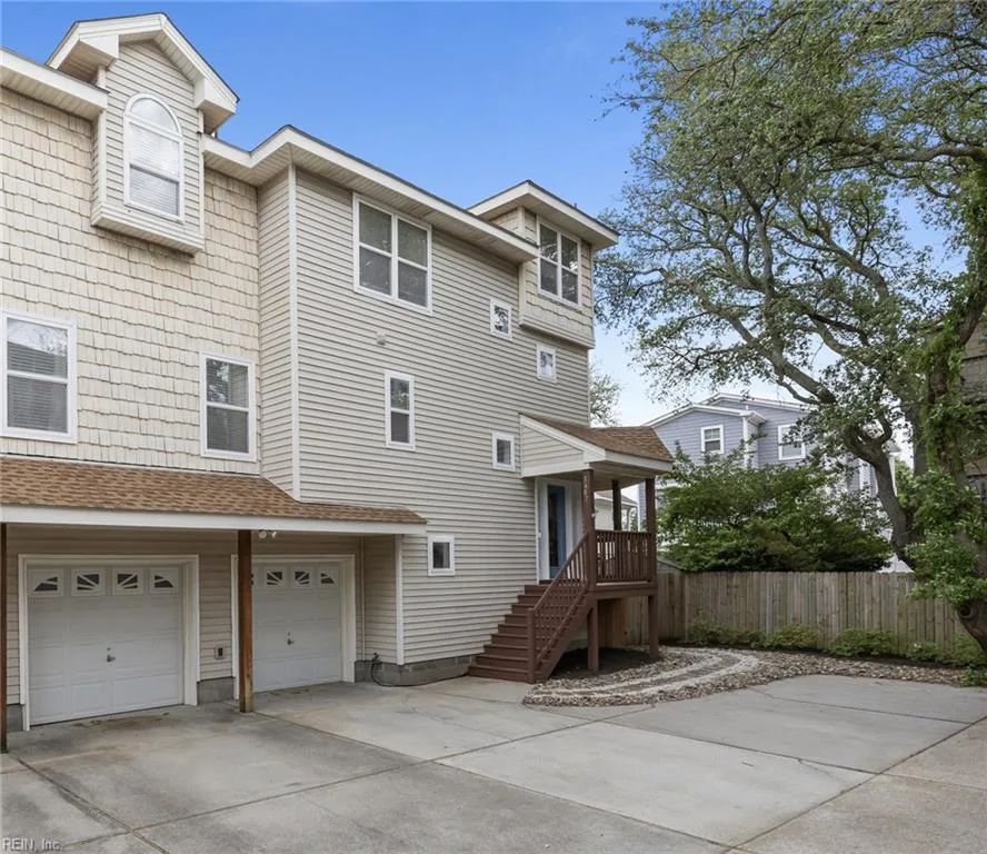 3607 Dupont CIR, Virginia Beach — 3 bed Residential, 2,363 sqft
