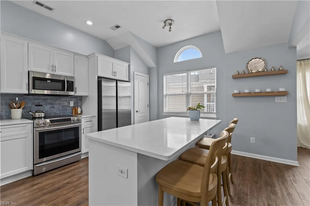 3607 Dupont CIR, VIRGINIABEACH VA 23455 - Photo 5