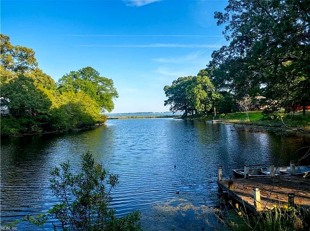 1479 Laurens RD, Gloucester Point — 5 bed Residential, 3,040 sqft