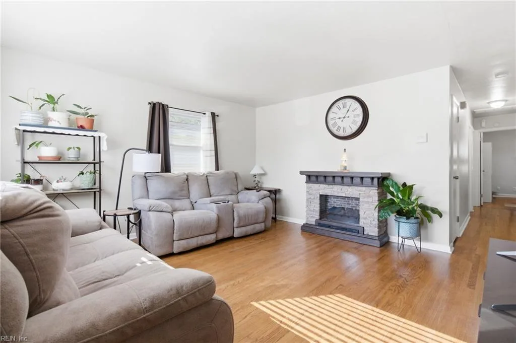 2413 Hemlock ST, NORFOLK VA 23513 - Photo 4