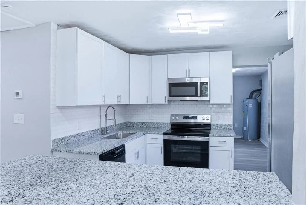 7 N Colin DR, PORTSMOUTH VA 23701 - Photo 3