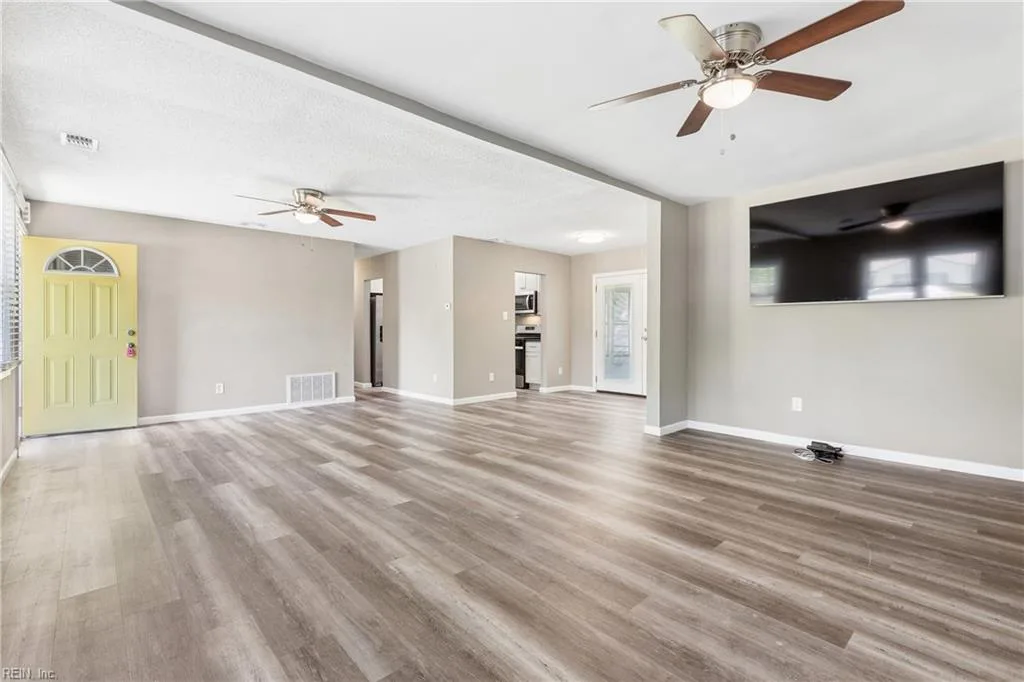 308 Dodge DR, VIRGINIABEACH VA 23452 - Photo 5