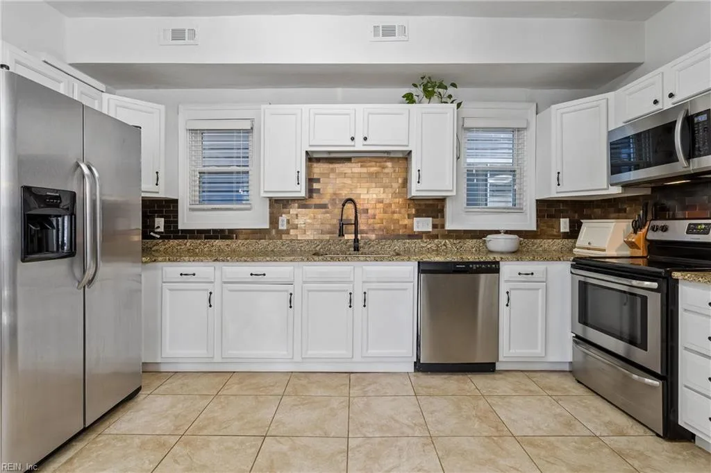 232 W 31st ST, NORFOLK VA 23504 - Photo 2