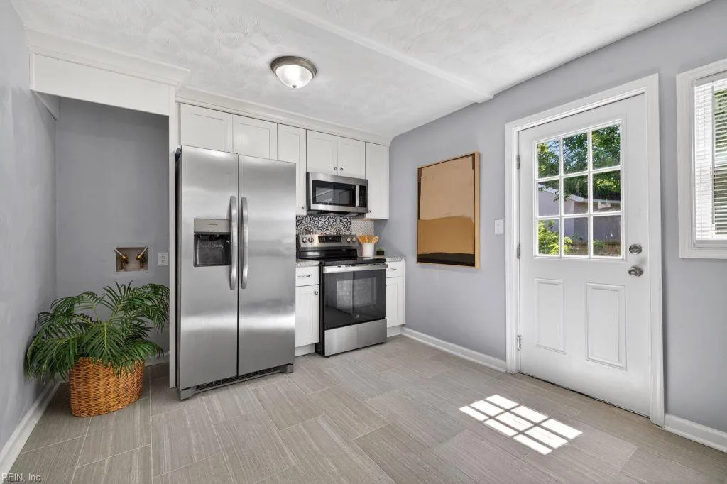 4611 Robin Hood RD, Norfolk — 2 bed Residential, 852 sqft