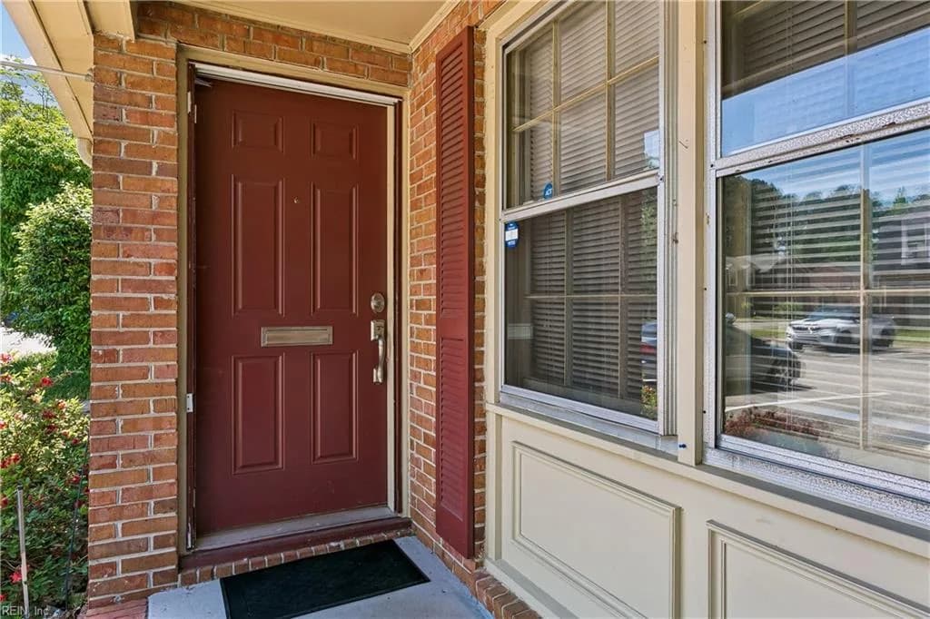 381 Circuit LN #C, NEWPORTNEWS VA 23608 - Photo 4