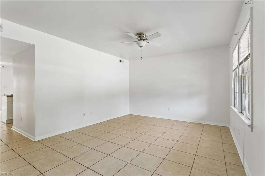 381 Circuit LN #C, NEWPORTNEWS VA 23608 - Photo 5