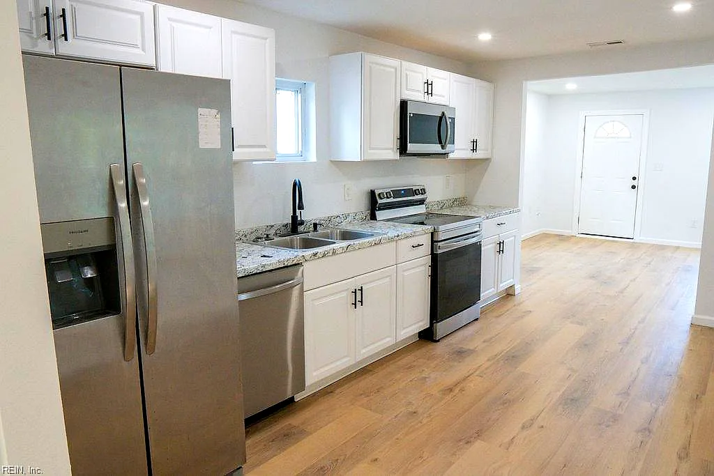 35 Sycamore AVE, NEWPORT NEWS VA 23607