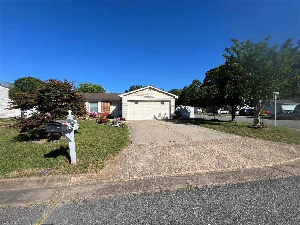 908 Chatsworth DR, NEWPORTNEWS VA 23601 - Photo 2