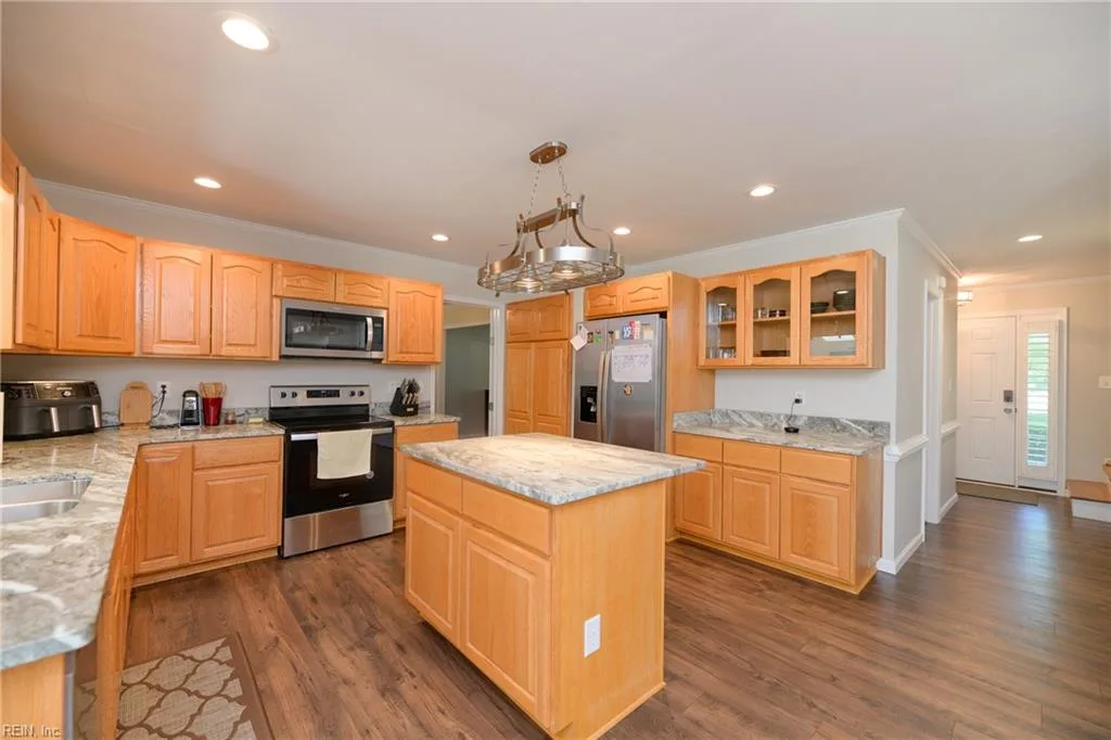 102 Stevens CT, YORKTOWN VA 23693 - Photo 4