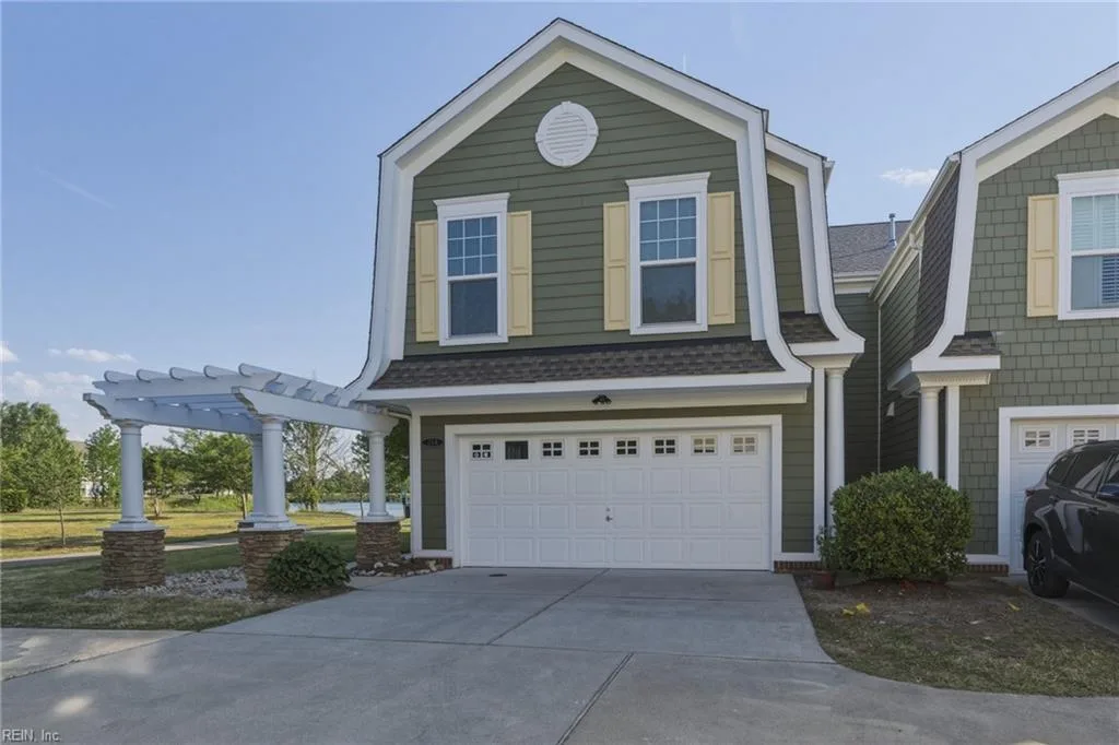 214 Stowe DR, Suffolk — 4 bed Residential, 2,500 sqft