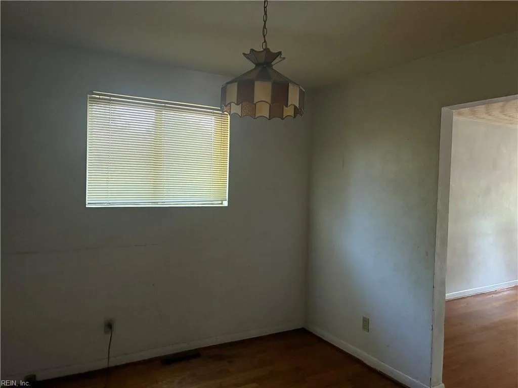 608 Edinburg AVE, CHESAPEAKE VA 23324 - Photo 3