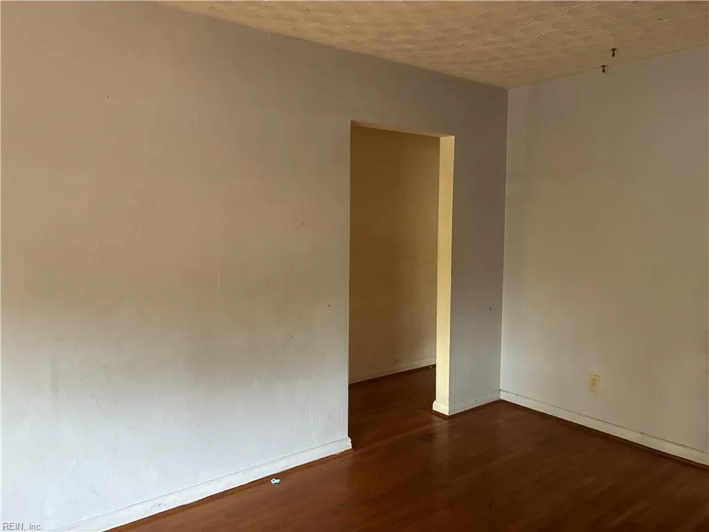 608 Edinburg AVE, CHESAPEAKE VA 23324 - Photo 4