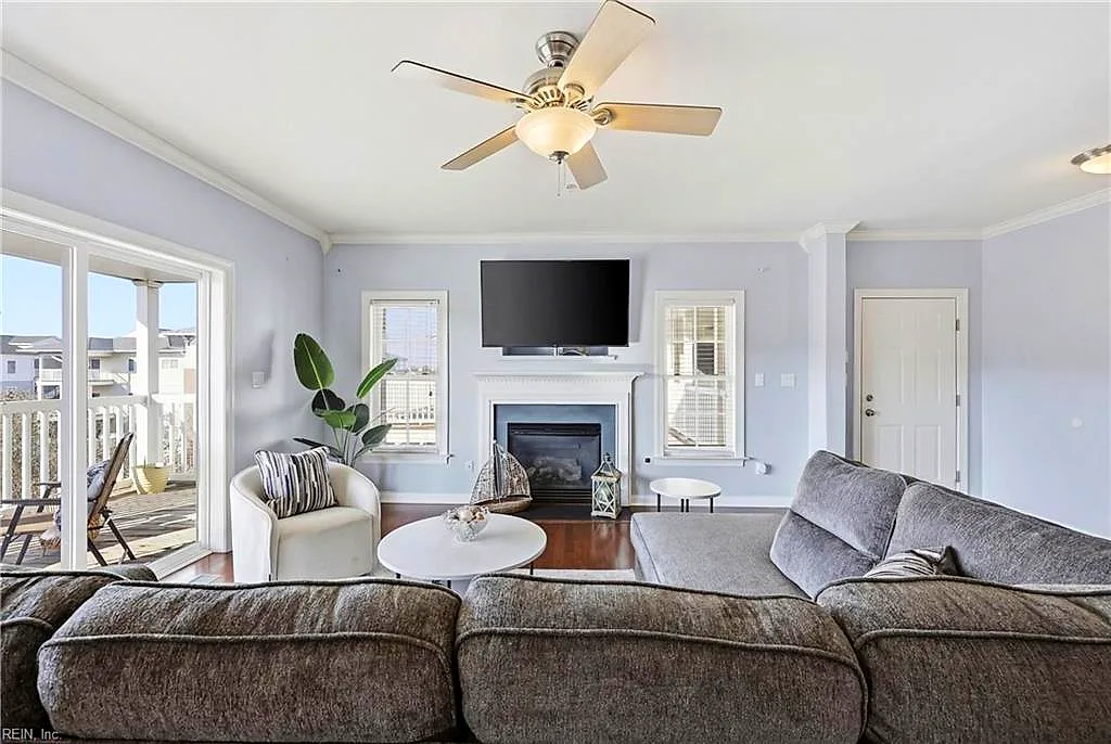 8252 N View BLVD, Norfolk — 3 bed Residential, 2,700 sqft