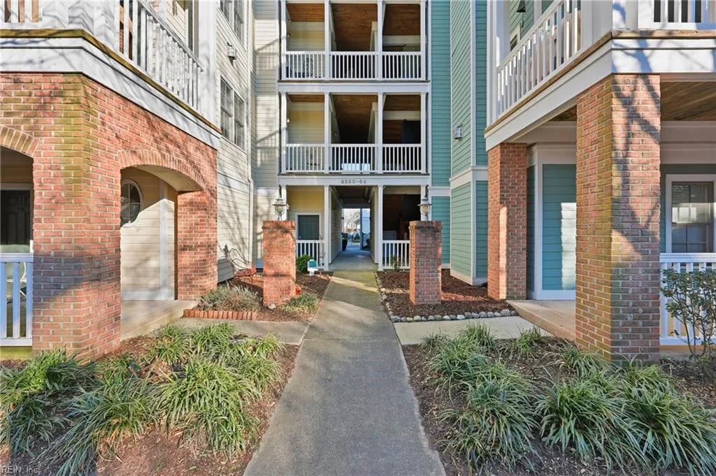 8252 N View BLVD, NORFOLK VA 23518 - Photo 3