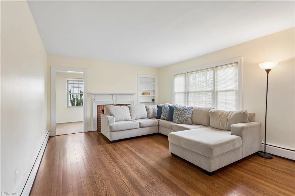 4037 Catesby Jones DR, HAMPTON VA 23669 - Photo 5