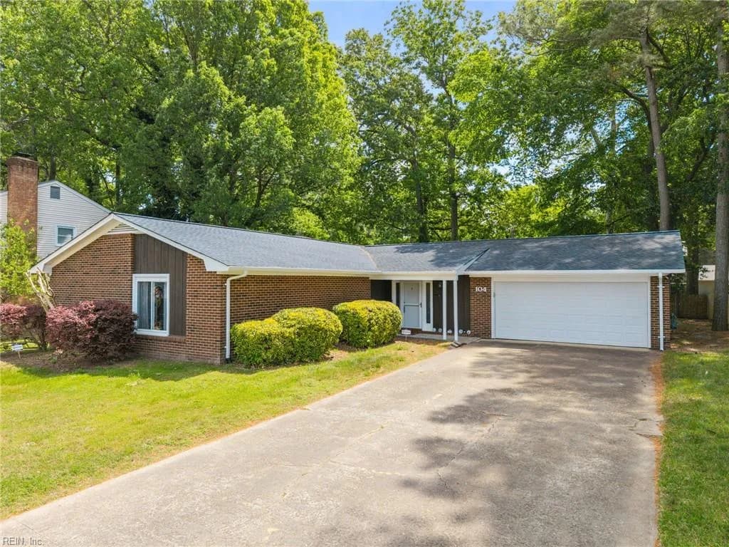 104 Admiral CT, HAMPTON VA 23669 - Photo 3