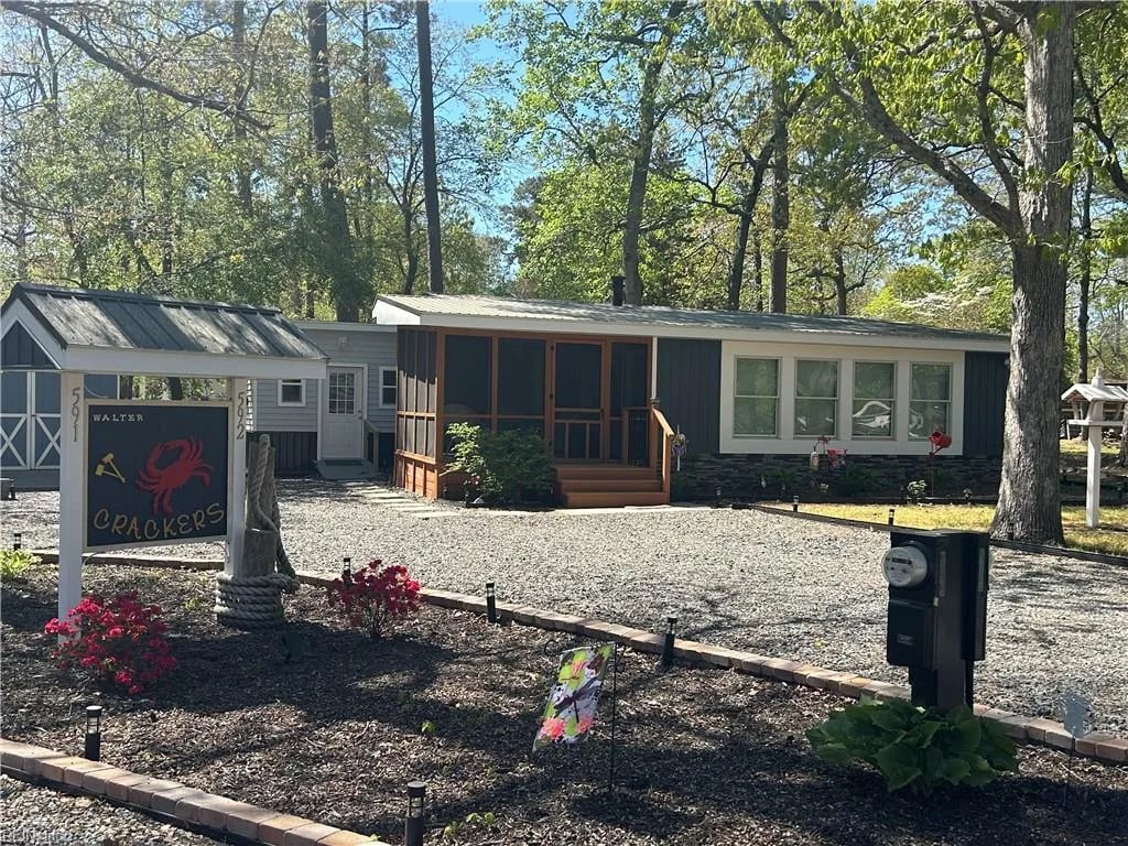 592 Pelican CT, HORNTOWN VA 23395