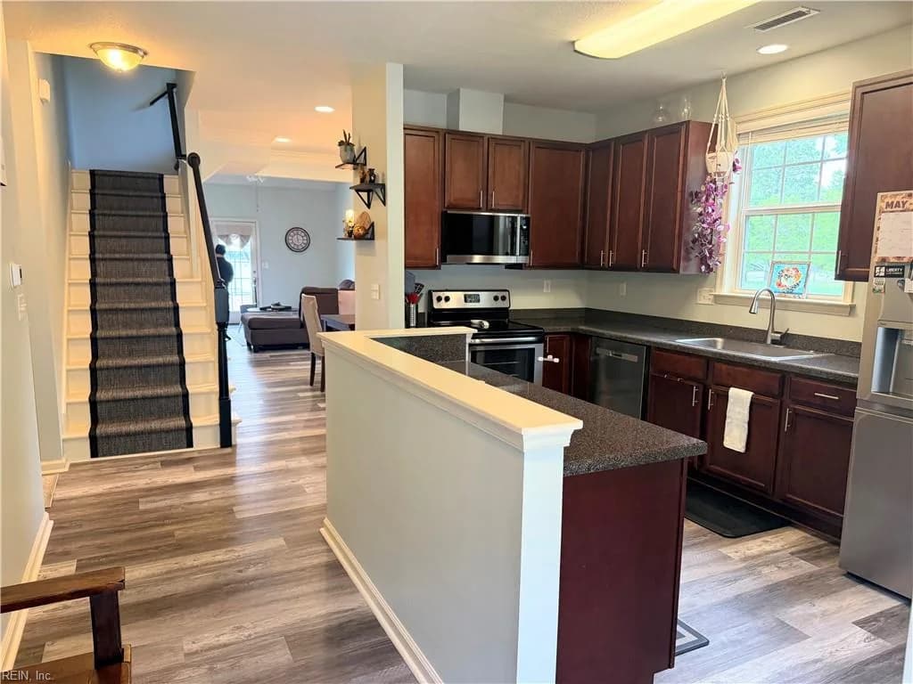 215 Monticello CT, SMITHFIELD VA 23430 - Photo 5