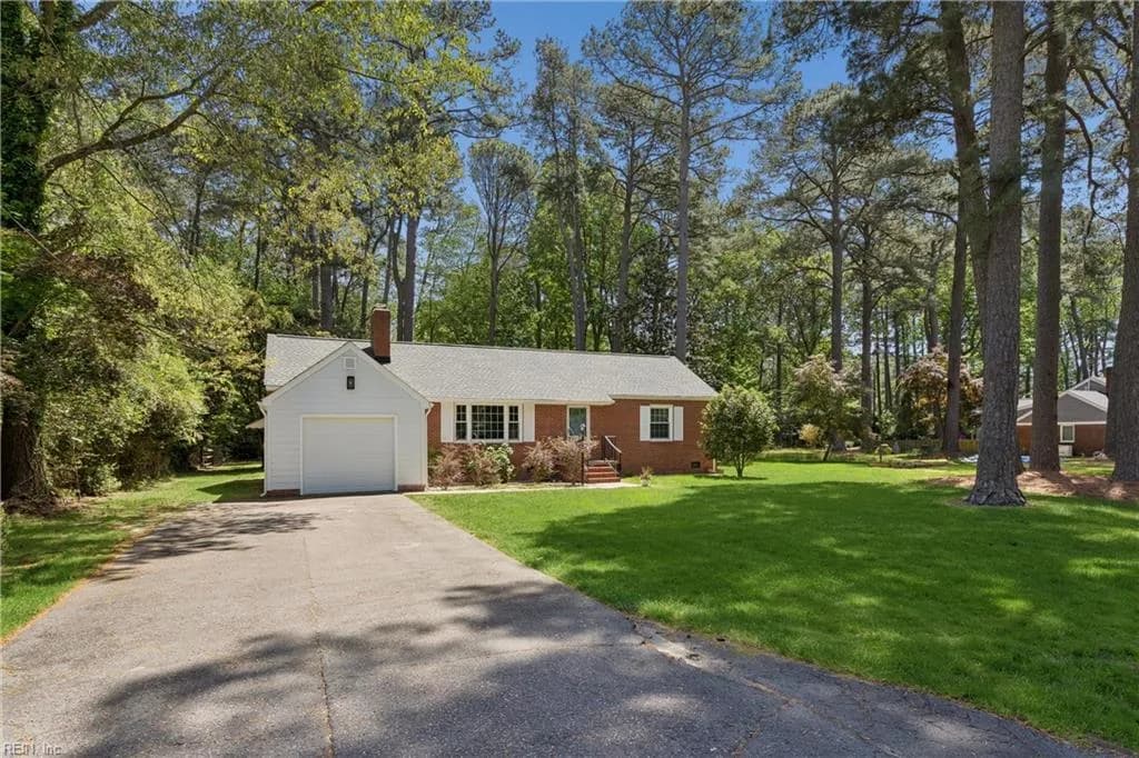 200 Mistletoe DR, NEWPORT NEWS VA 23606 - Main photo