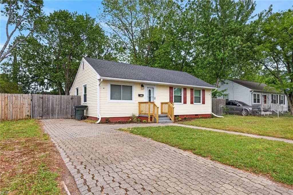 211 Courtney DR, HAMPTON VA 23669 - Photo 3