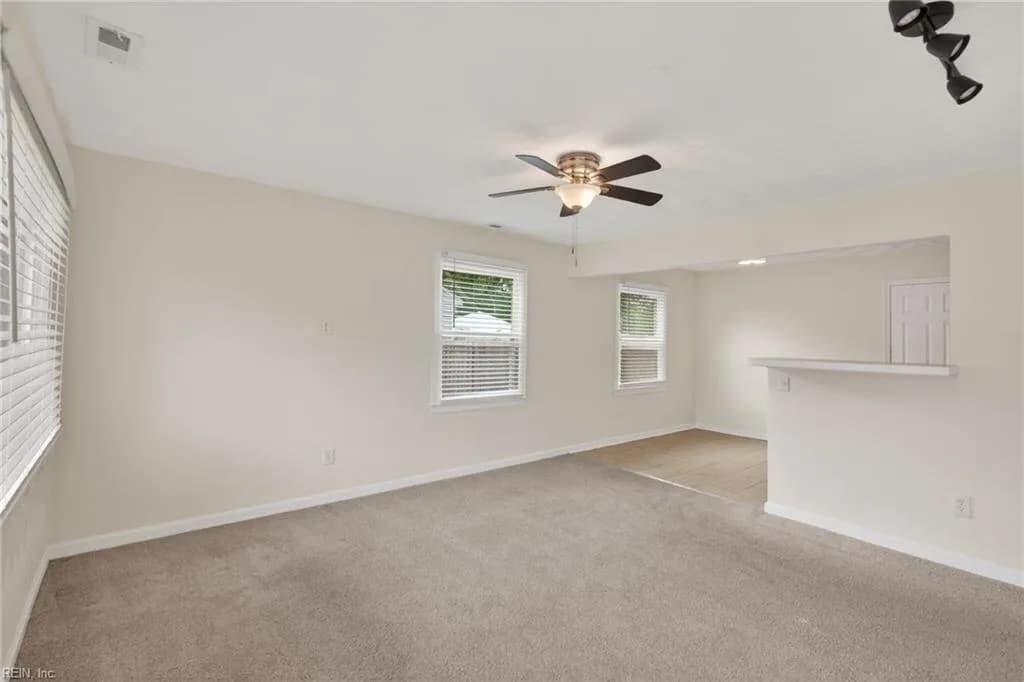 211 Courtney DR, HAMPTON VA 23669 - Photo 4