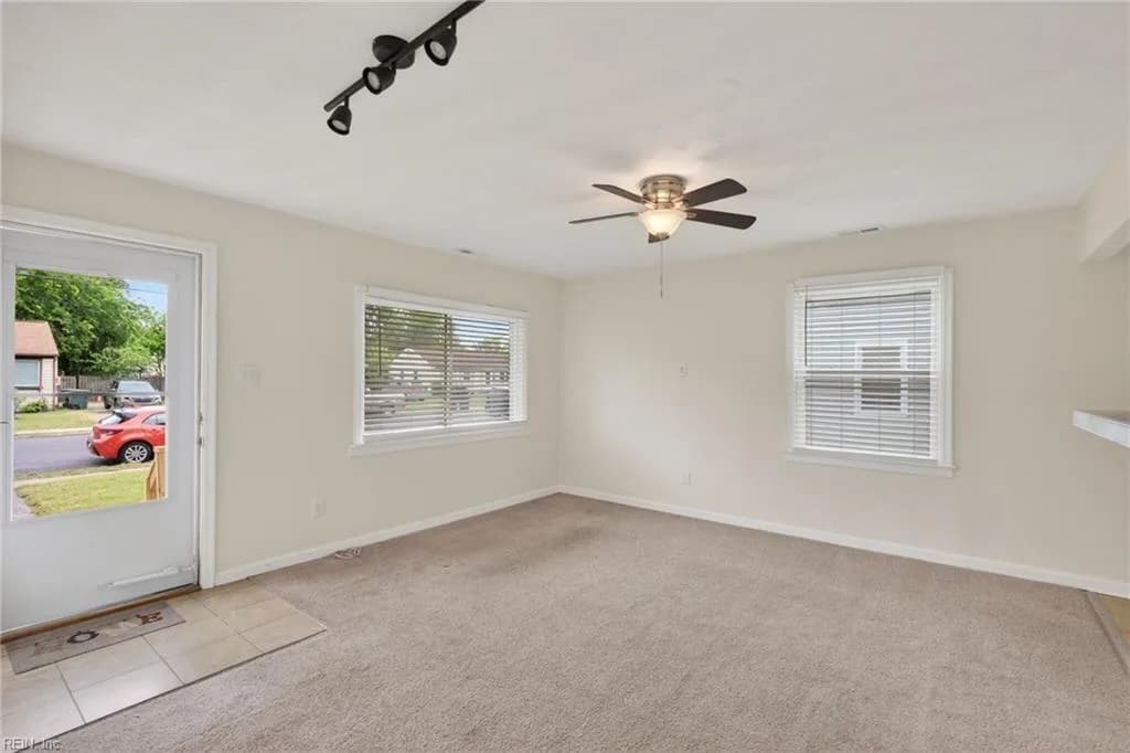 211 Courtney DR, HAMPTON VA 23669 - Photo 5
