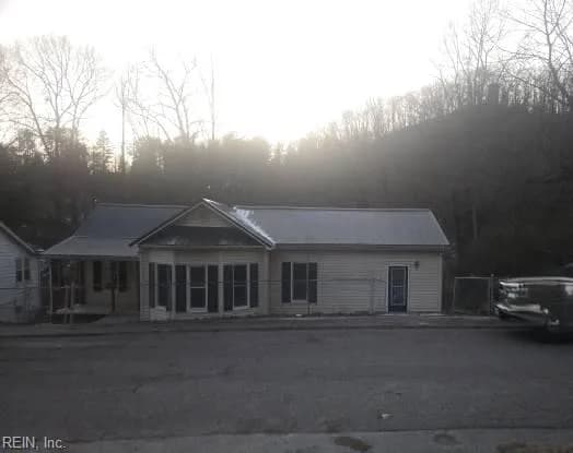 419 Craig ST, NORTON VA 24273 - Photo 3