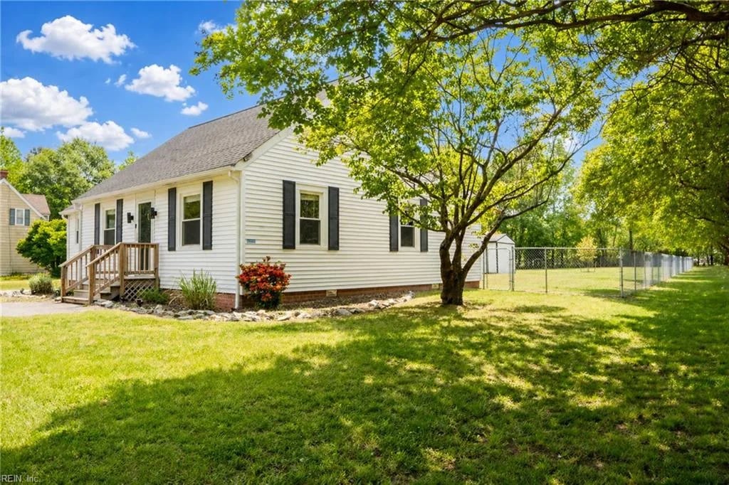 8798 Guinea RD, HAYES VA 23072