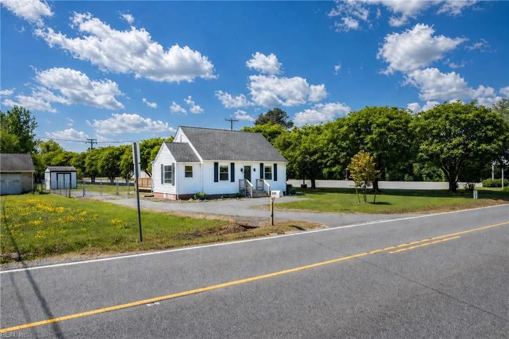 8798 Guinea RD, HAYES VA 23072 - Photo 3