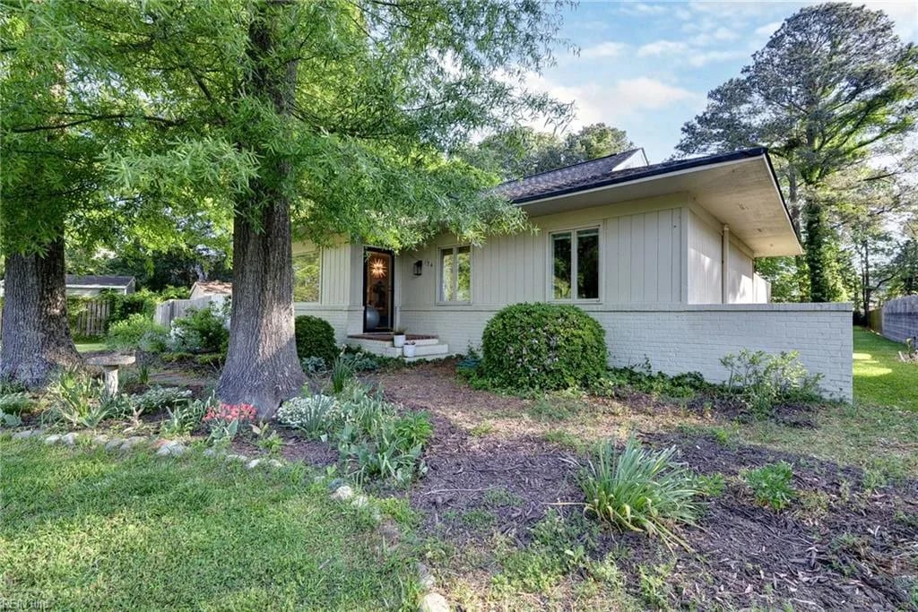 134 Riverview DR, Hampton — 2 bed Residential, 1,107 sqft