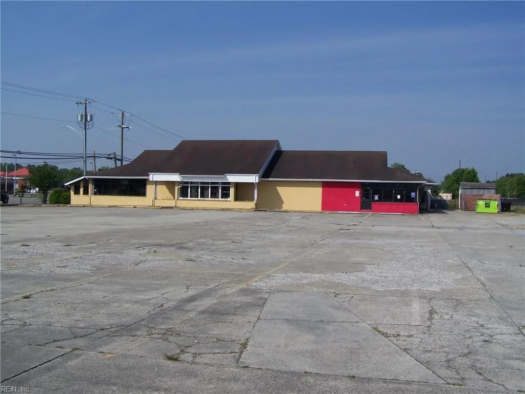 1324 Armory DR, FRANKLIN VA 23851 - Photo 2