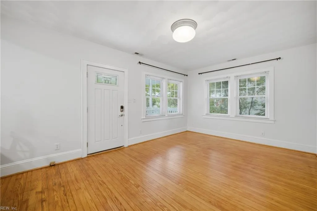 9609 8th Bay ST, NORFOLK VA 23518 - Photo 4