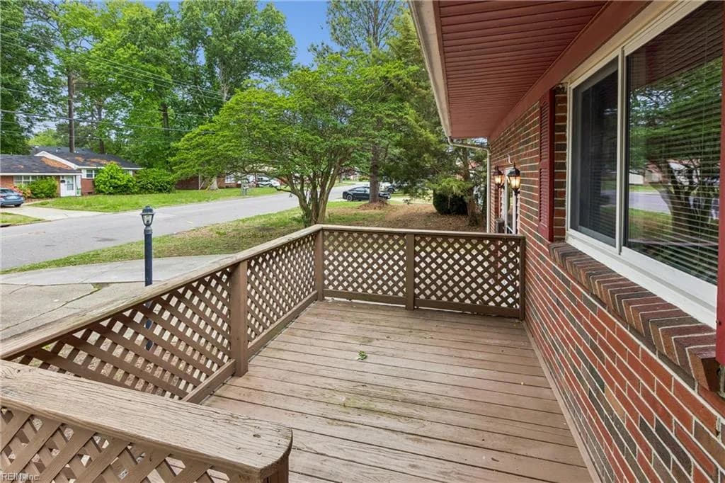 520 Beech DR, NEWPORTNEWS VA 23601 - Photo 4