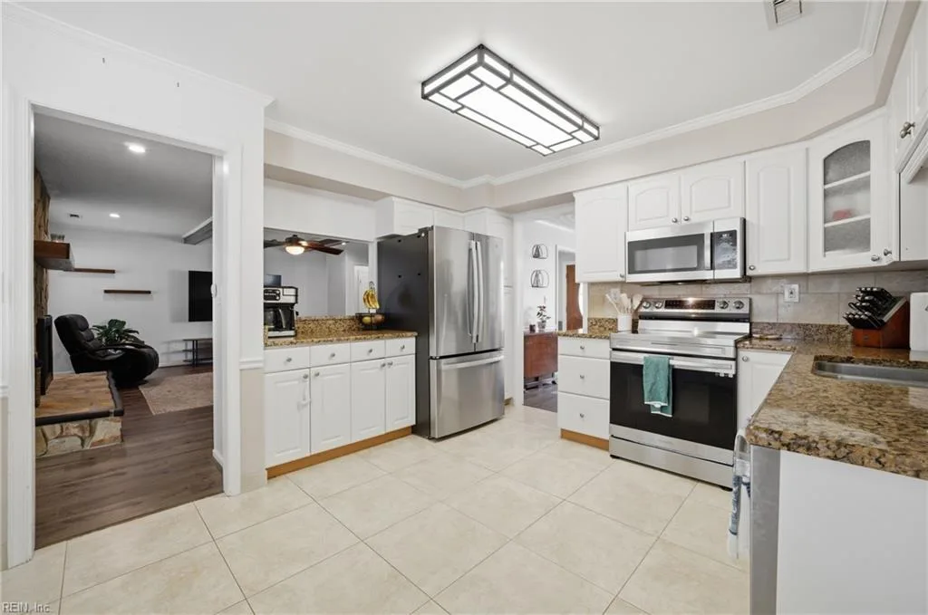 1721 Star Lake DR, VIRGINIABEACH VA 23453 - Photo 4