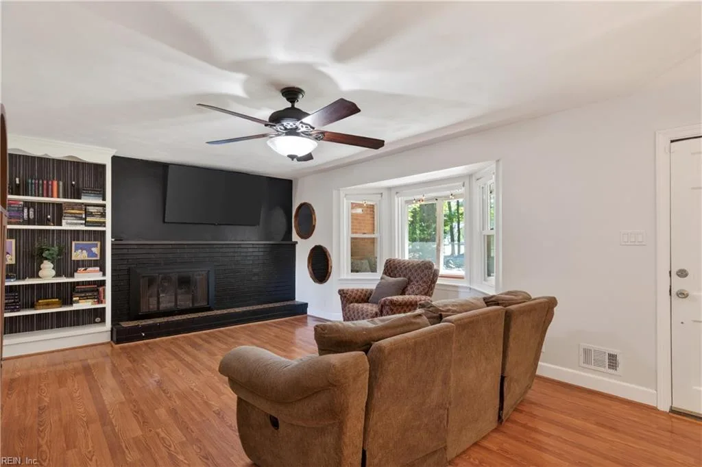 403 Mayflower RD, PORTSMOUTH VA 23703 - Photo 4