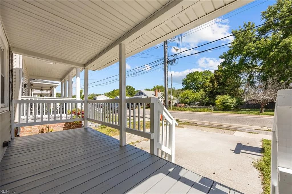 9 Chamberlin AVE W, HAMPTON VA 23666 - Photo 3